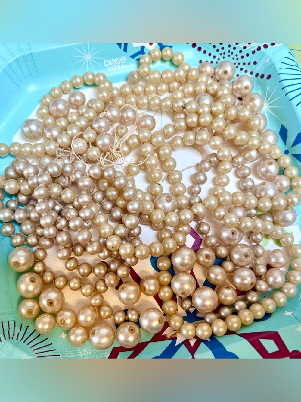 Classic vintage 1940s champagne toned pearls